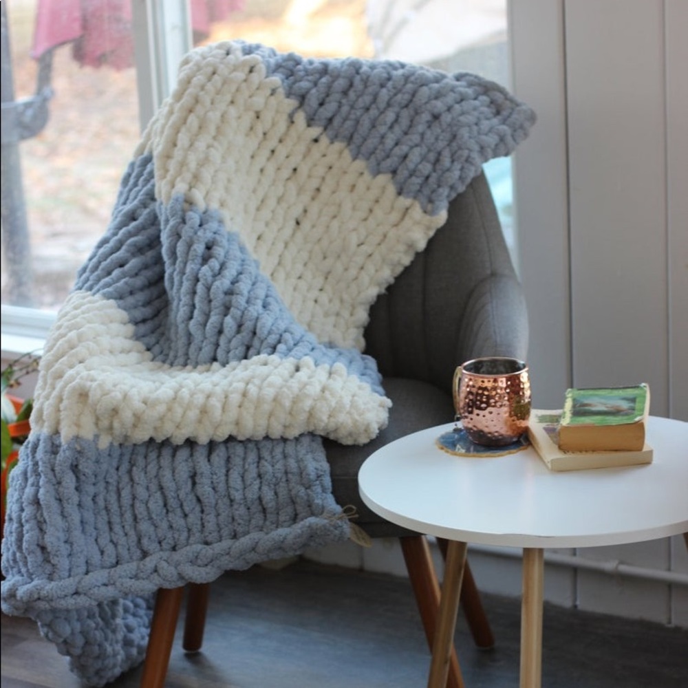 🤍💙Blue/White Chunky Knit Blanket ✨New✨